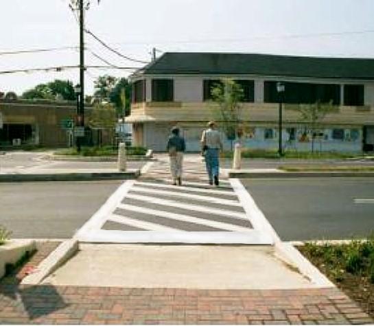 Diagonal pattern of pavement markings